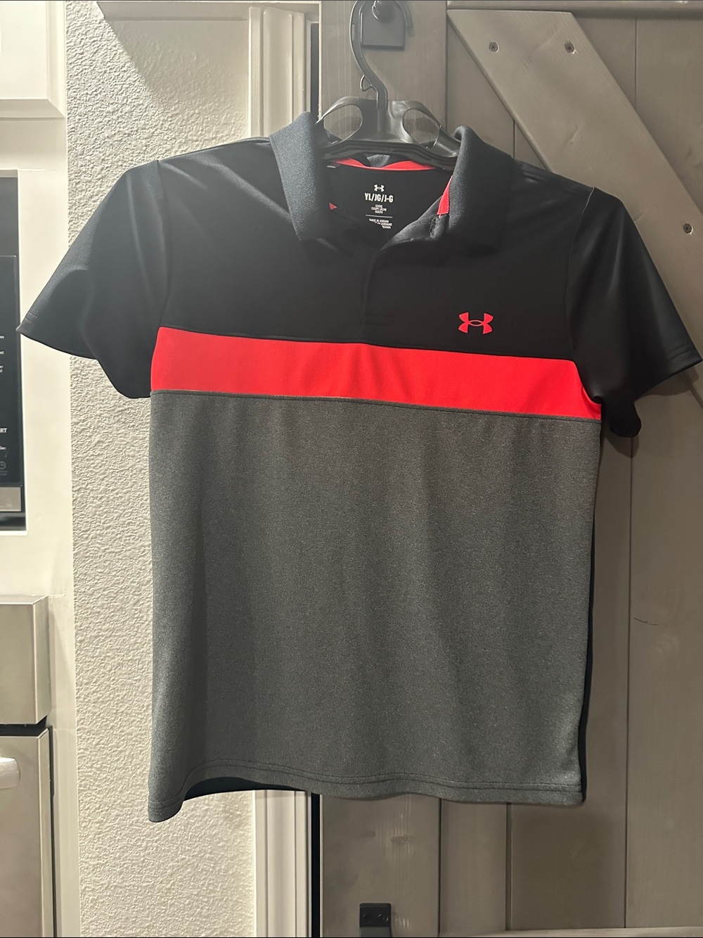 Under Armour boys Black/Red/Gray Performance Polo
